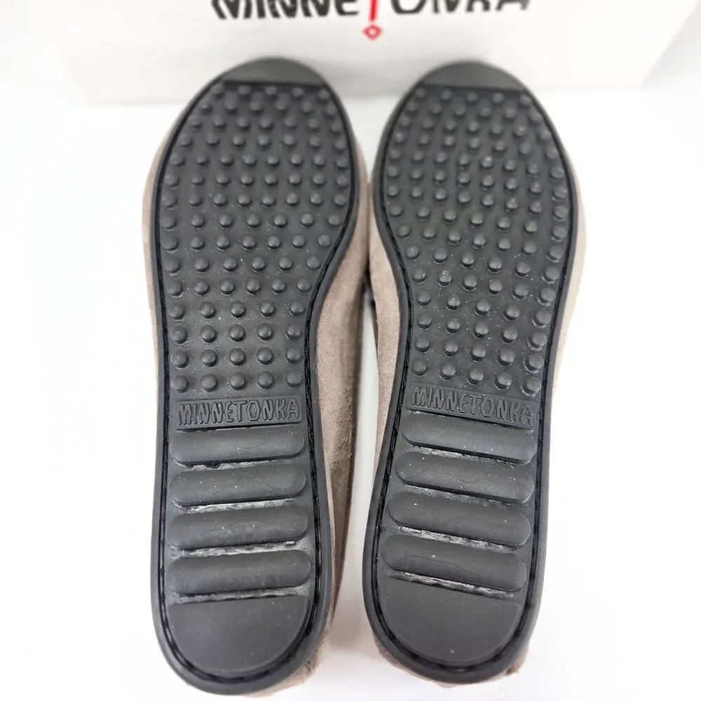 Minnetonka Kilty Hardsole Moccasins Women’s Size 9 Grey Suede 401T NIB